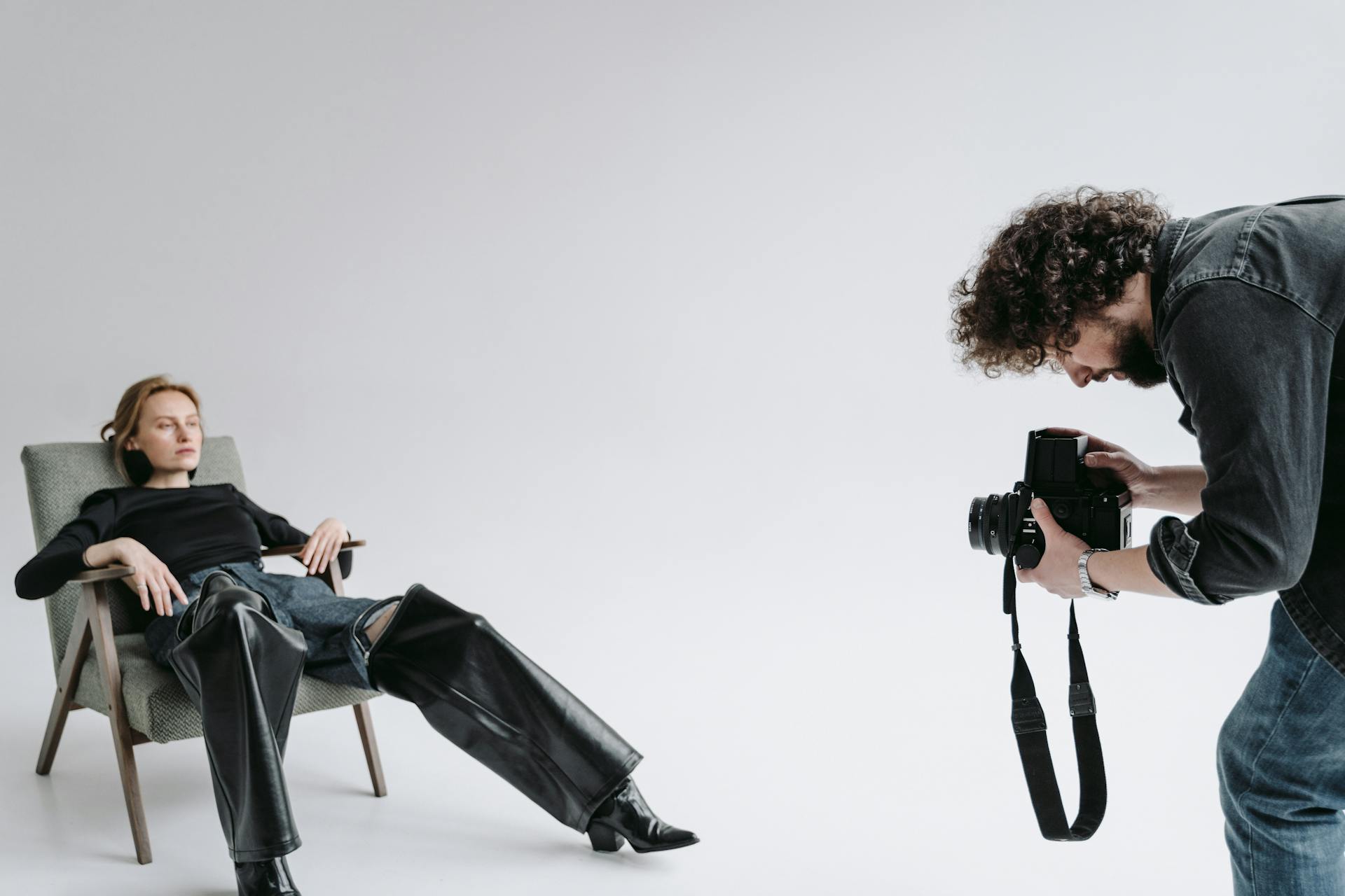 Producción de contenido en un estudio fotográfico – 84 Tainment GmbH convierte marcas en media machines
